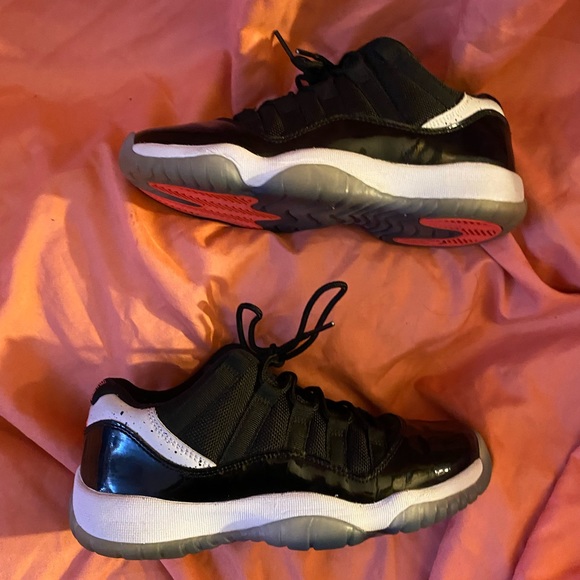 AIR JORDAN 11 RETRO LOW GS 'INFRARED 23' - Picture 5 of 10